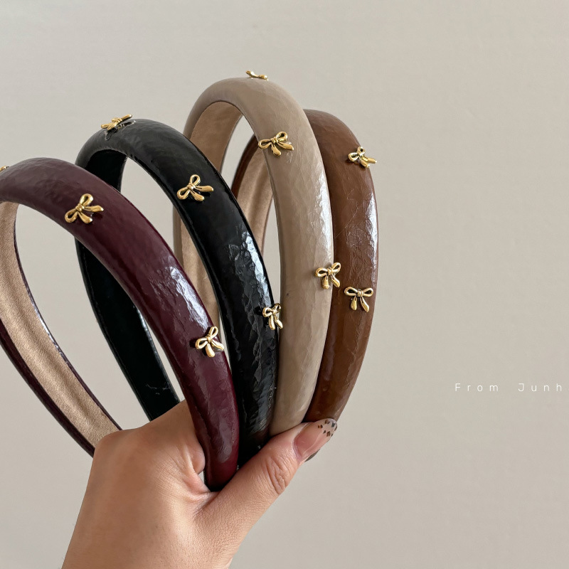 Leatherwork Pony - Retro deri atmosfer altın yay bantlar