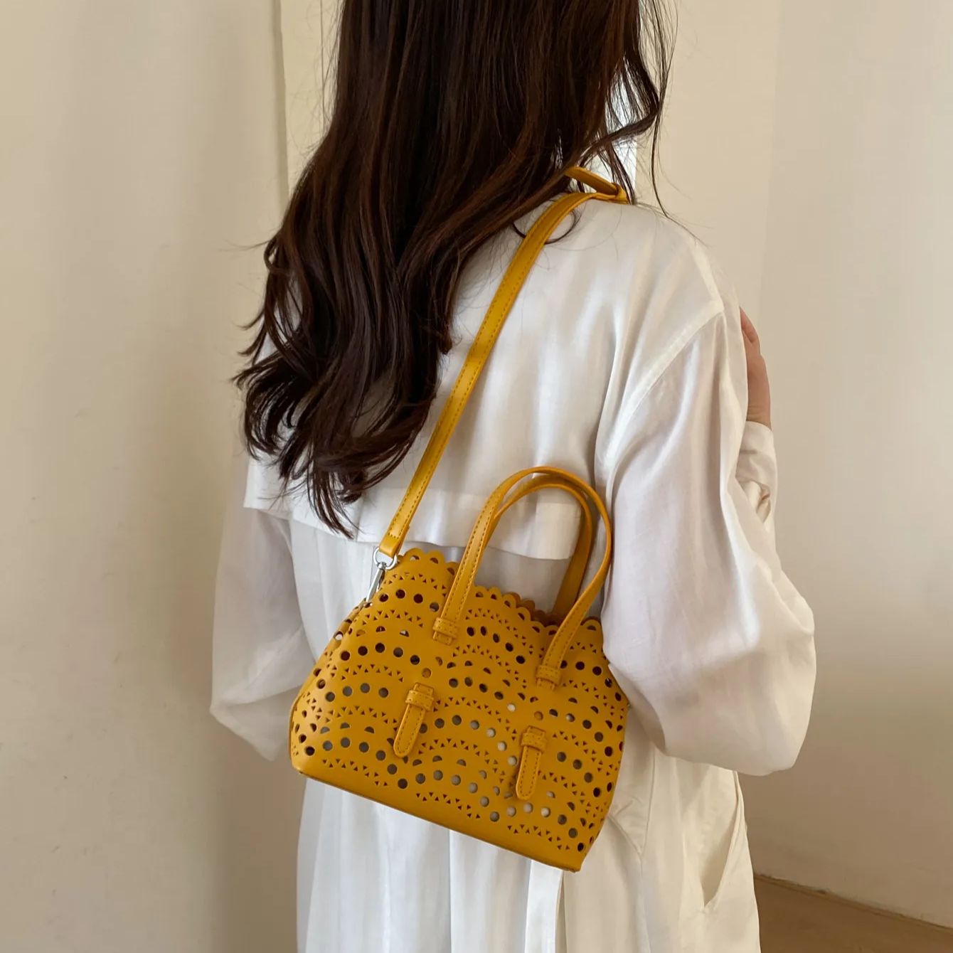 Kırmızı içi boş baskılı Crossb - Leather Work Handbags For Women incelemesi ve fiyatı