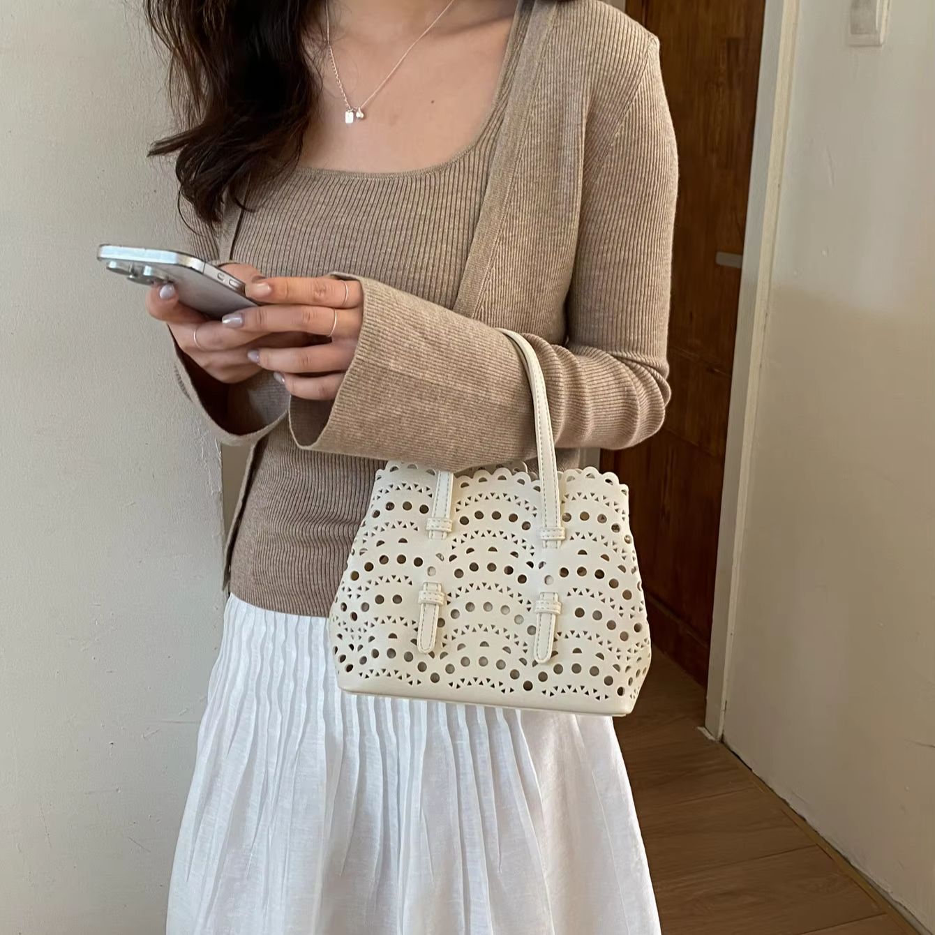 Kırmızı içi boş baskılı Crossb - Leather Work Handbags For Women incelemesi ve fiyatı